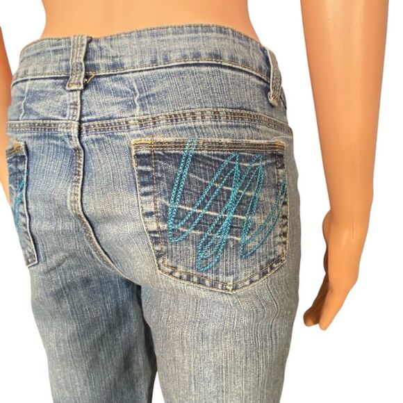 Mixit Light Wash Denim Jeans Size 10 Petite Peacock Design Cropped Mid Rise - Picture 7 of 10